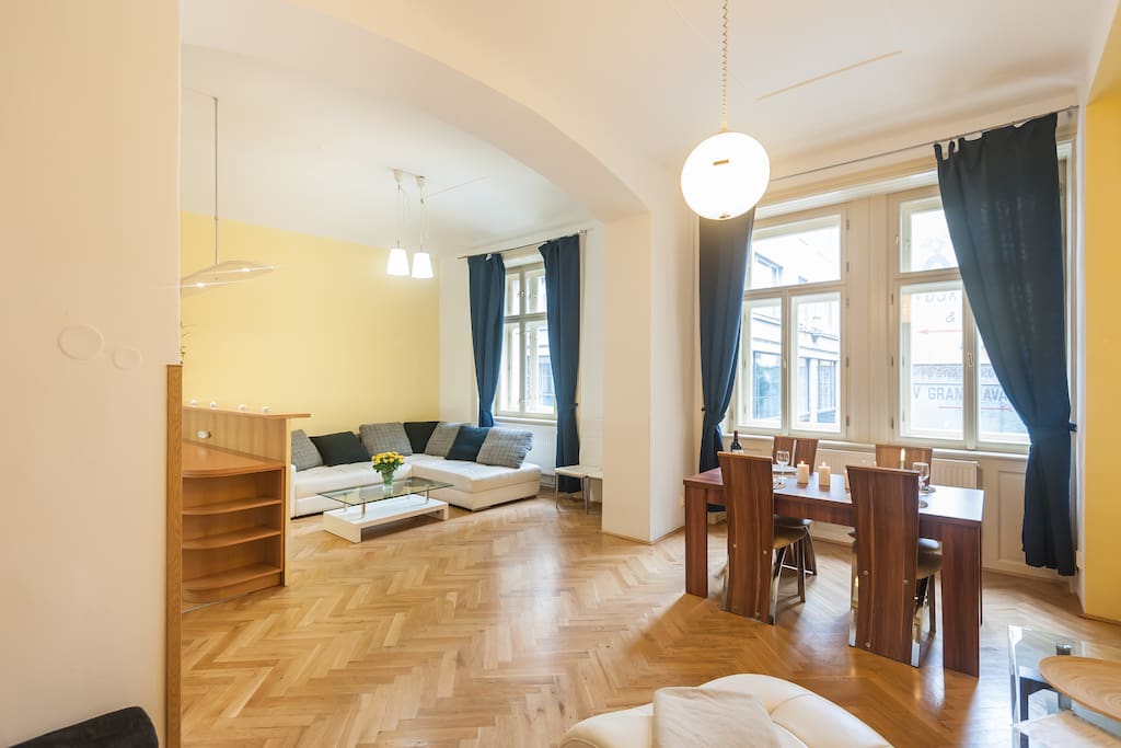 Big casement windows let lots of natural light in and offer great view on the neighborhood.