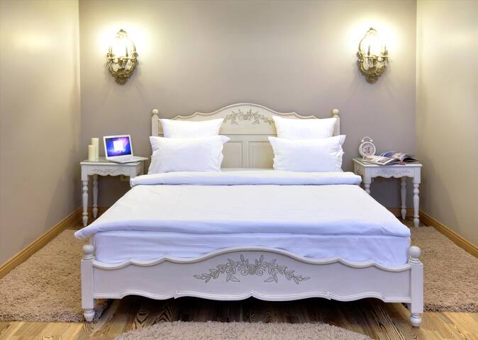 KievApts Rentals managed Airbnb listing 1