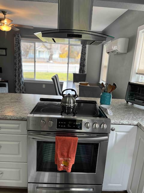 White tail cottage! Spacious home w game room!