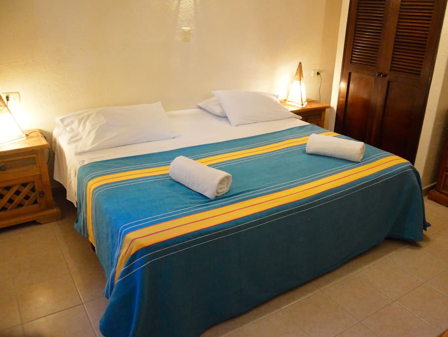 habitación con cama king