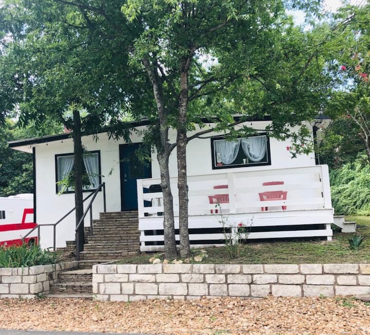 Lemonade Cottage looking at the River Houses for Rent in Spicewood