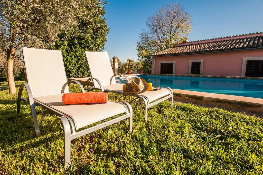Outdoor lounge