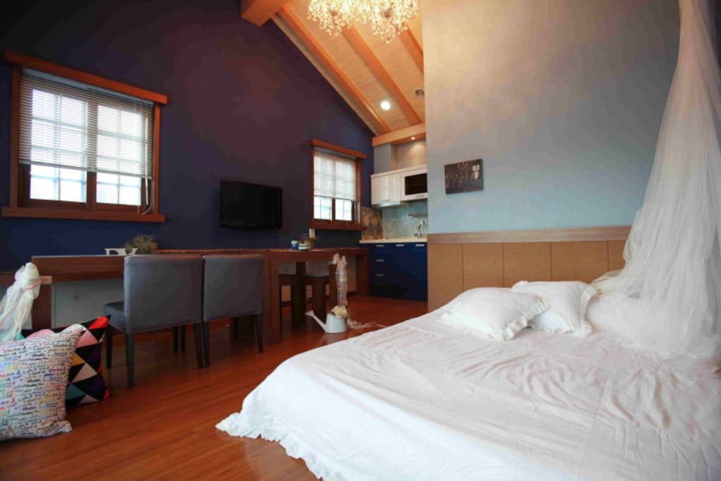 Room 5월(May.)
double bed
Kitchen, Bathroom, Terrace