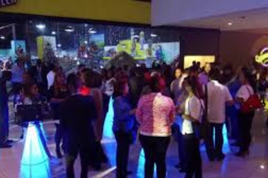 Nightlife at the Ahnvee