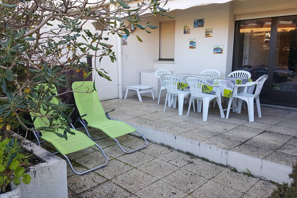 terrasse donnant sur piscine