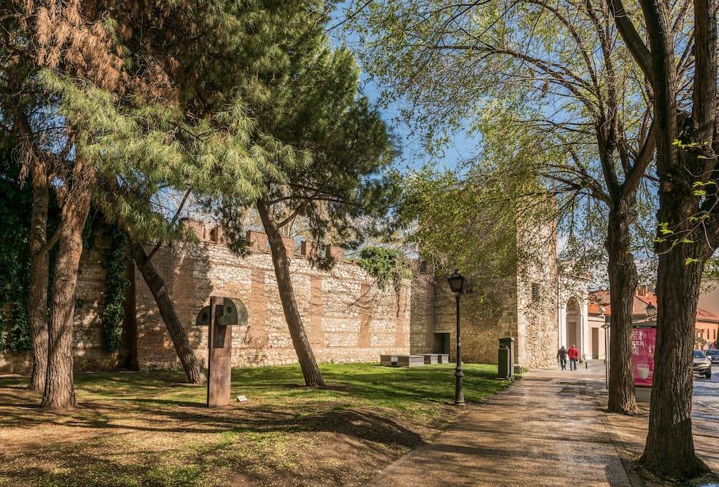 Antigua muralla de Alcalá próxima al alojamiento
