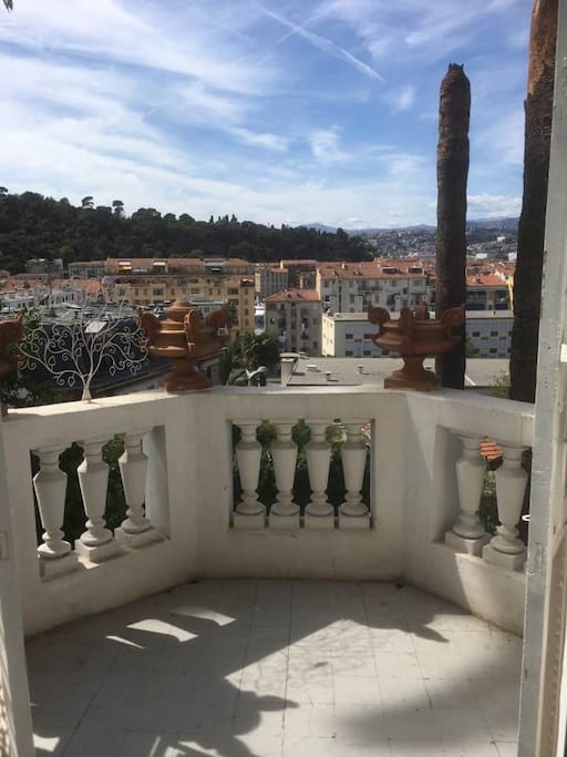 Terrasse de la salle de bain, vue sur le Port de Nice