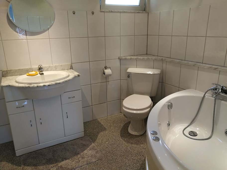 Badezimmer mit Whrillpool