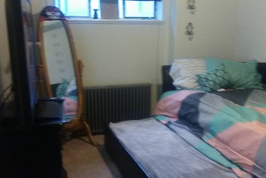 trumble bed with full tv Cable