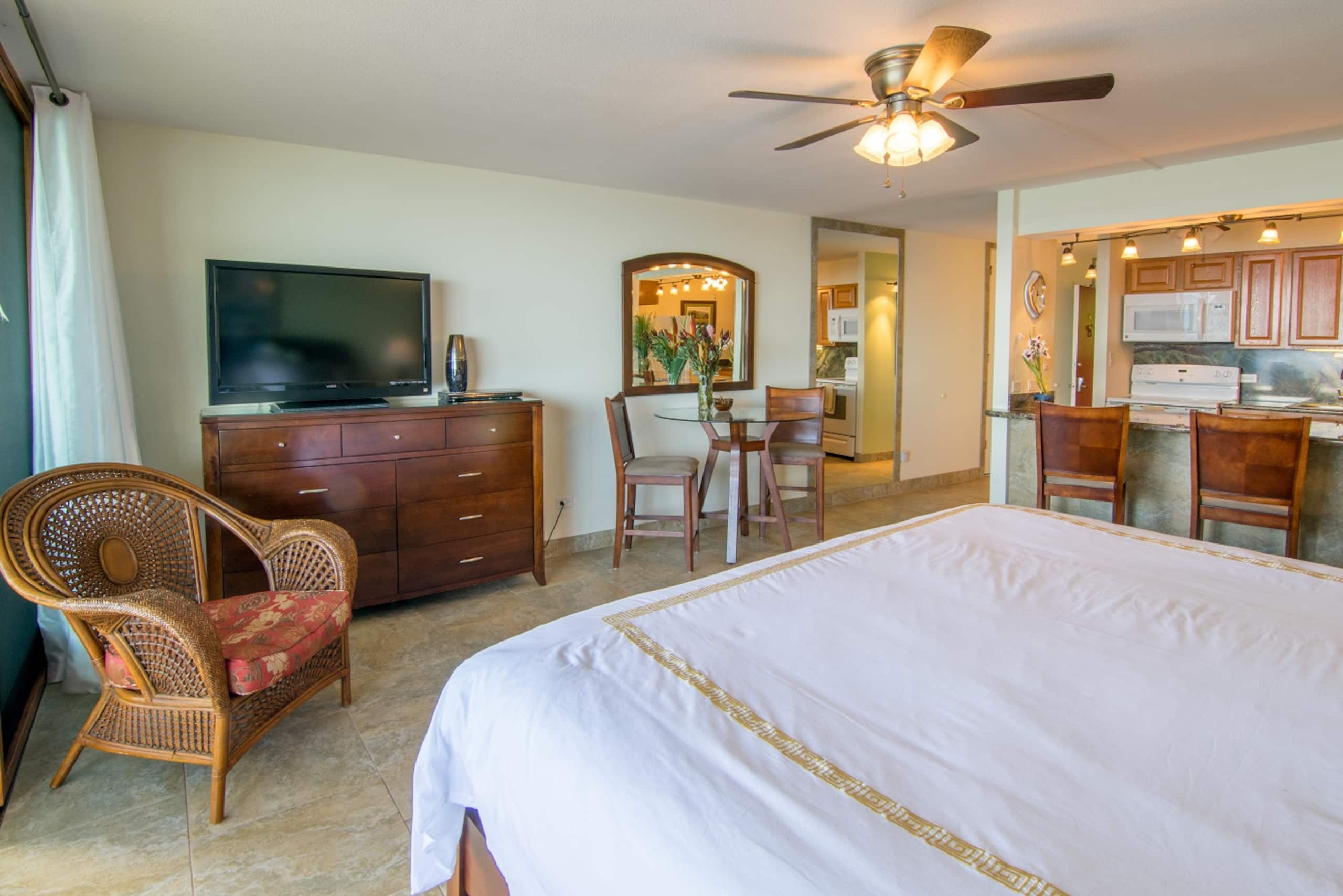 Condo in Lahaina · ★4.86 · 2 bedrooms · 1 bed · 1 bath - Image 4