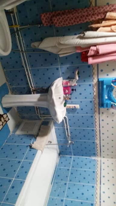 au rdc douche et toilette
au premier salle de bain et toilettes
en duplex également douche et toilettes