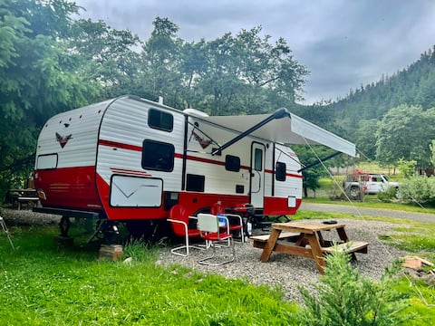 Cute 1950's Inspired Retro Large Camper
