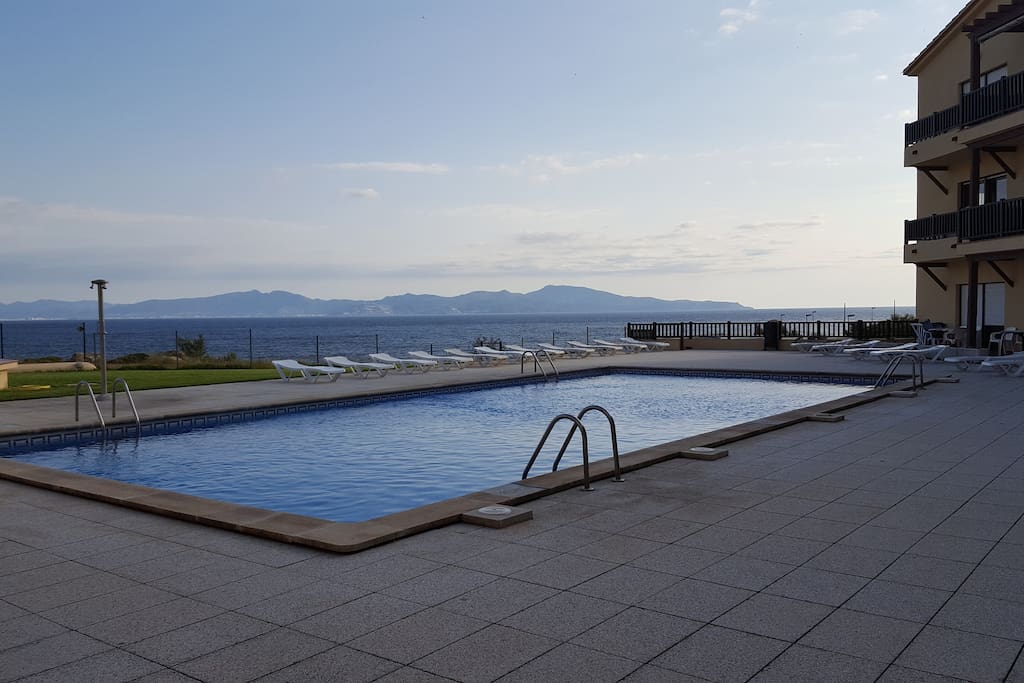 Outside the swimming pool there is a restaurant and a stairs to go to three rocky calas (beach). There is Playa Montgó, a sand beach at 7' from the apartment.