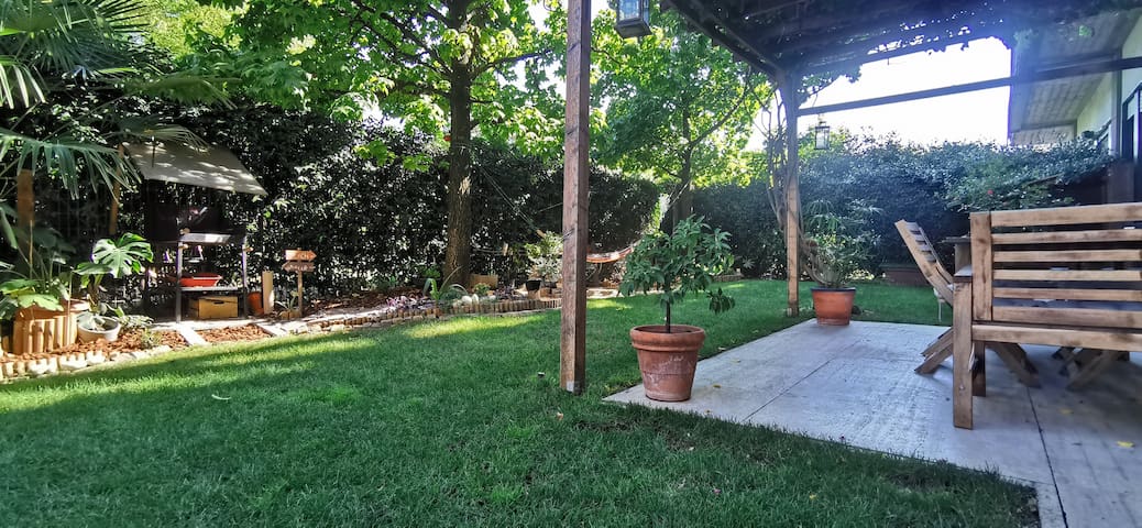 Luxury Summer House Garden&Spa for 8 (3bathrooms)