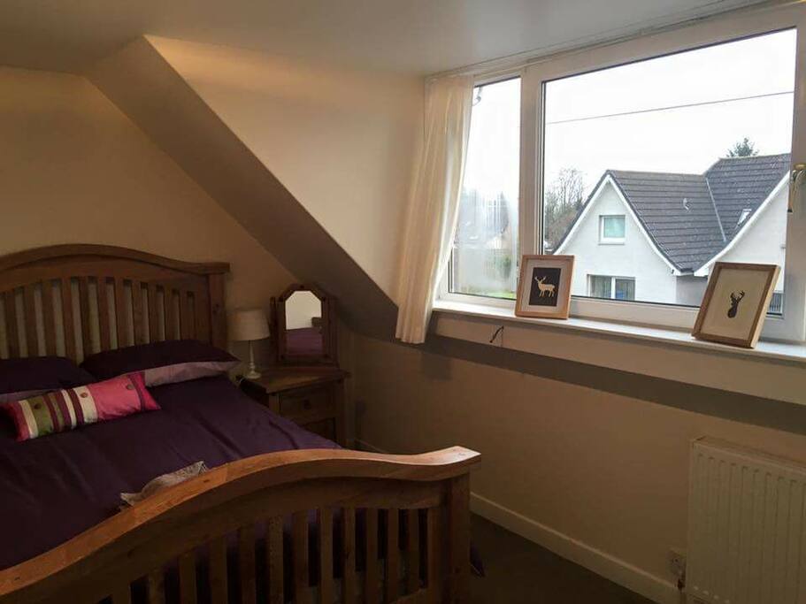 Front room available to let.