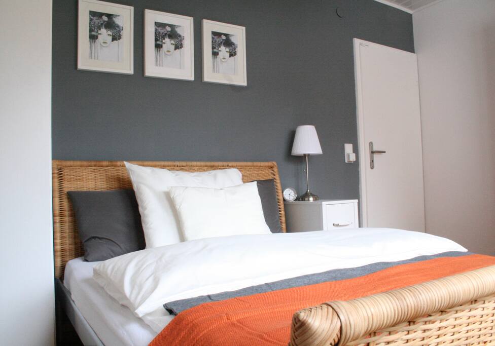 A 1,40x2,00m bed offers enough space for a good night of sleep