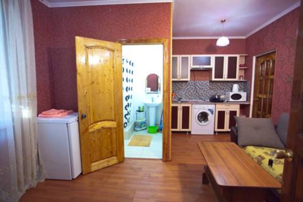 Кухня гостиная в номере люкс.