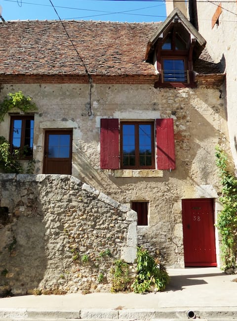 The Vigneronne of 1604. Charm, calm and comfort.