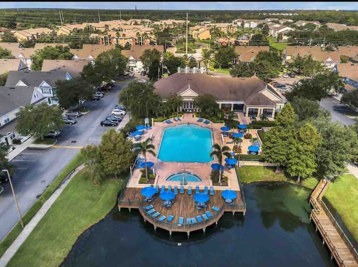 Beautiful Bay Village DisneyWorld Condo! Condominiums for