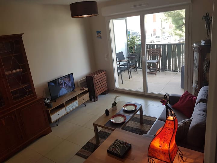 T2 à 10 Min Des Plages Terrasse Ombragée Box Fermé - Marselha