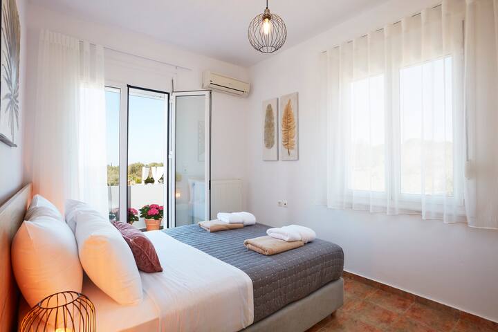 Villa Amaranthus, Private Pool, Jacuzzi &mini Golf gallery image 4