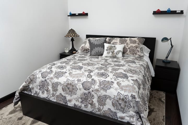 Matrimonial bedroom.