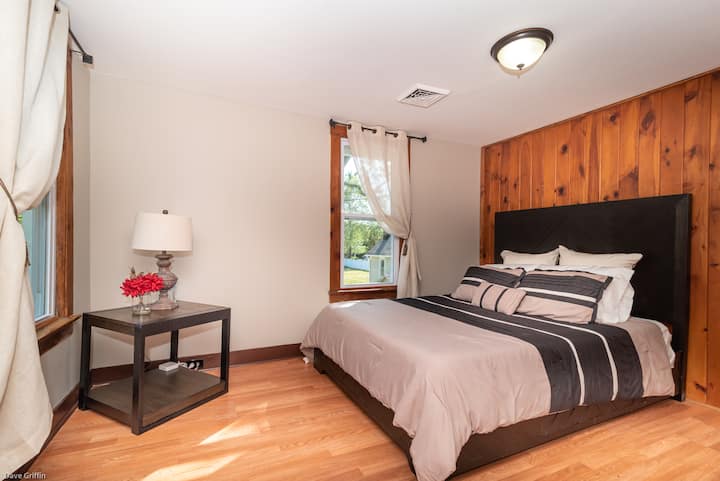 Dormitorio número 4, con cama de tamaño Quinn, ubicado en el segundo piso.