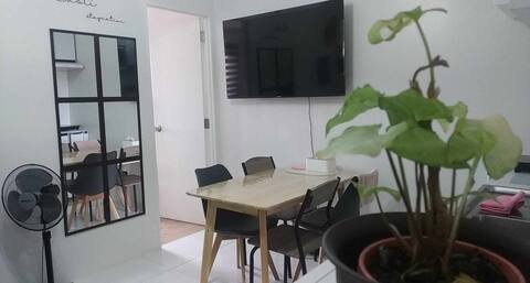 1BR Unit Near SM Naga : WI-FI &  Netflix