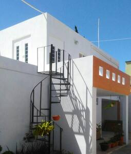 Limpio,seguro nuestra prioridad los  huéspedes .