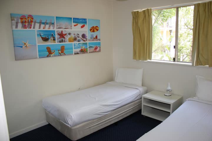 2nd bedroom
