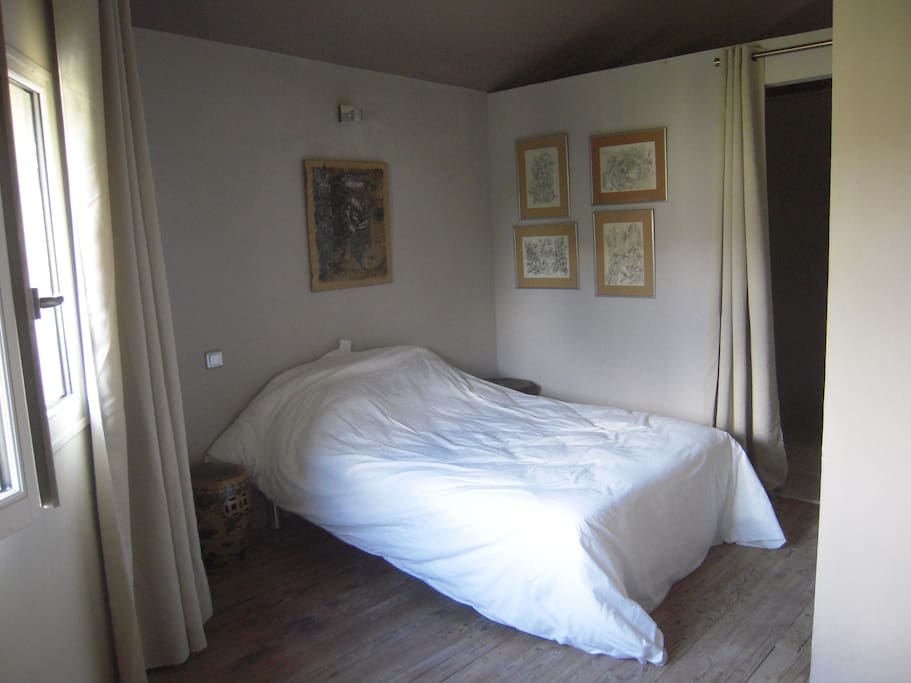 chambre lit 140