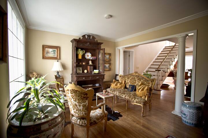 Southern Charm meets Old World Hospitality gallery image 5