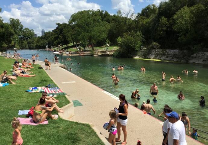 5bed/4bath & pool steps to Barton Springs & Zilker gallery image 2