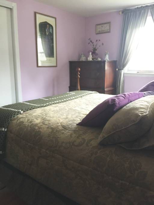 #1 Queen Bedroom