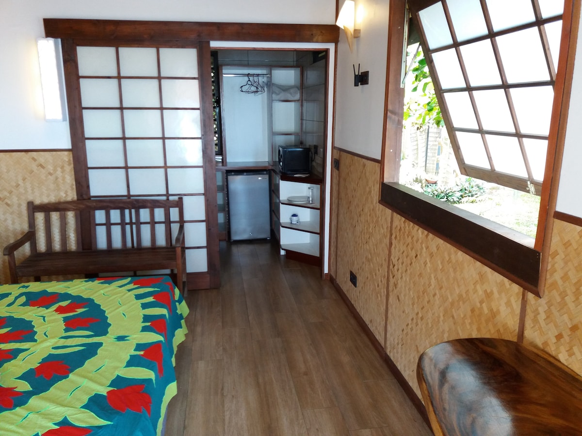 Penderie et salle de bain du bungalow