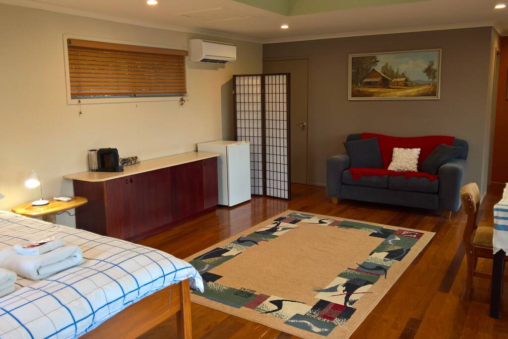 Facilities include Refrigerator Coffee maker and Toaster