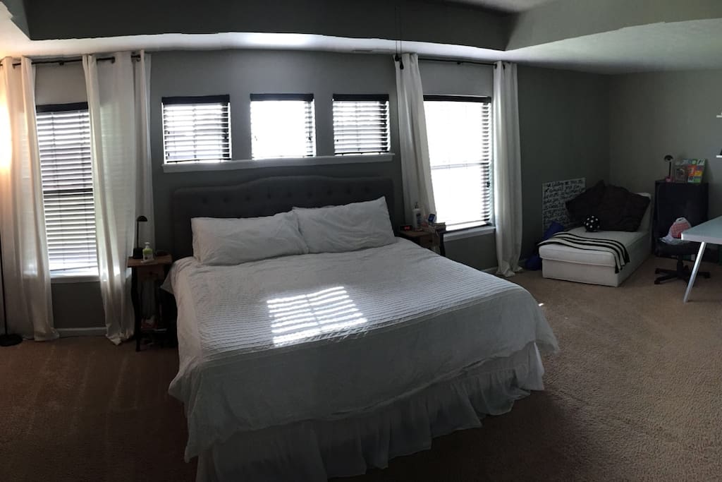 King bed In master suite