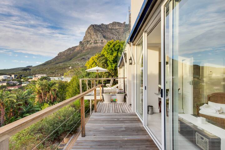 Camps Bay SPECTACULAR Ocean & Mountain VIEWS!!! gallery image 5