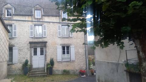 Auvergne house near ski resort (13 people)