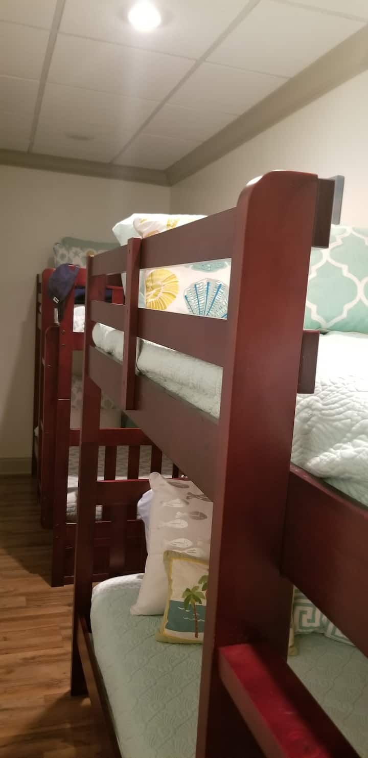 DORMITORIO CON 4 CAMAS.