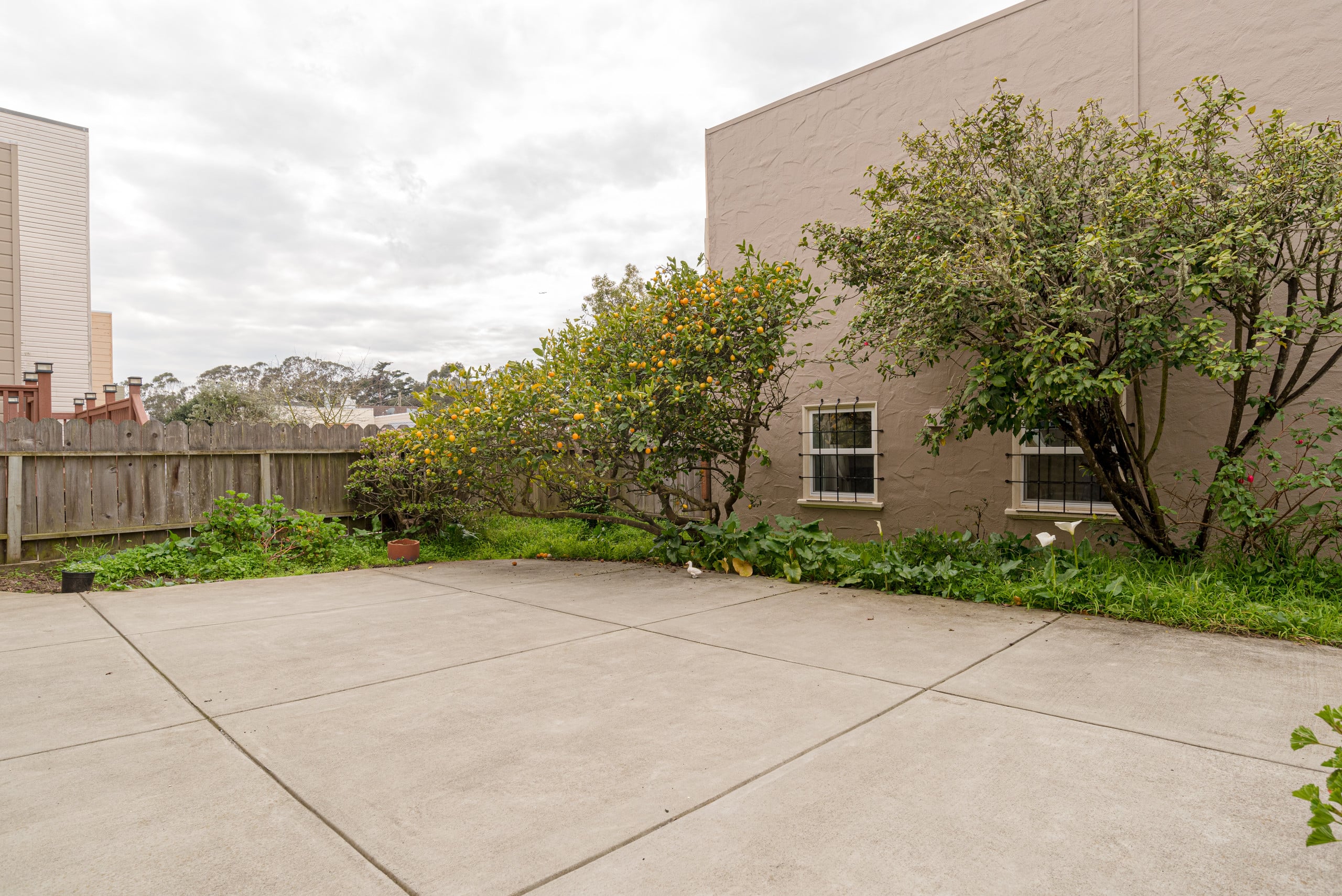 Relaxed 3B/2Ba Home with Private Parking - Image 34