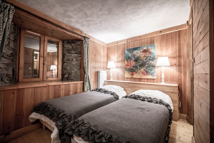 Rustic chic Tannerie firm chalet, bedroom #3   in country wood with en-suite shower