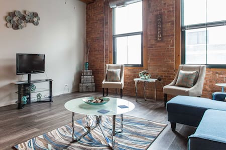 *COOL South Loop Loft 5 min to Downtown/McCormick