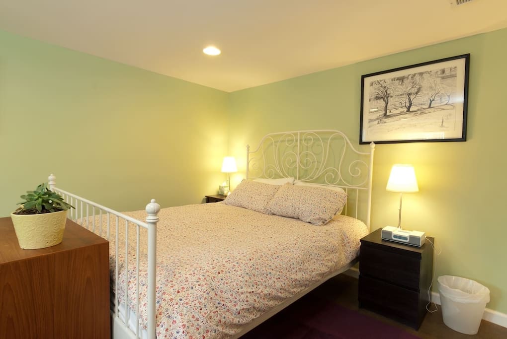 cozy, double bed in spacious condo