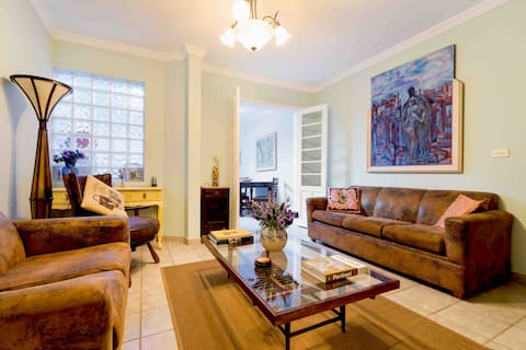 Popular Airbnb listing: Vila Romana CASA todo 5 QTOS Italian in Lapa