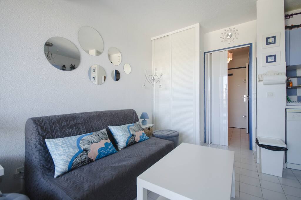 Un Canapé-Lit confortable ET convertible pour un agréable séjour entre couples