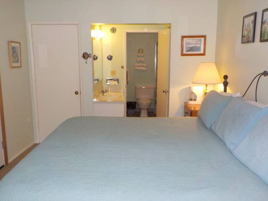 Bed/Bathroom