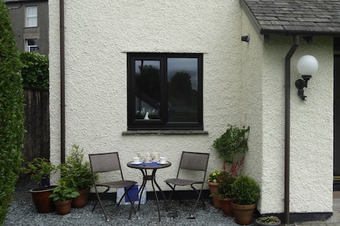 Number Four. Windermere. Quiet and Convenient