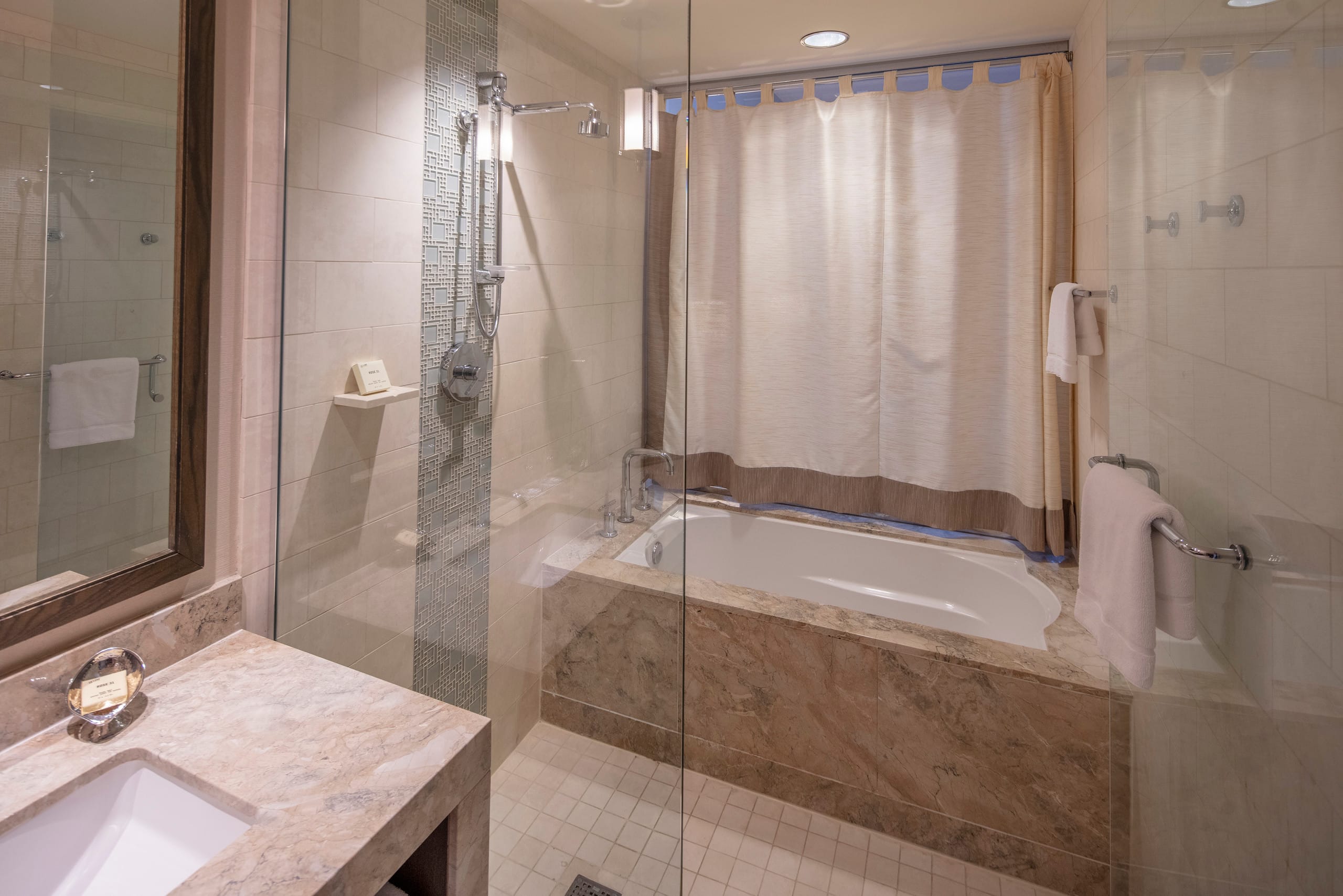 Condo in San Francisco · ★4.91 · 2 bedrooms · 2 beds · 2 baths - Image 9