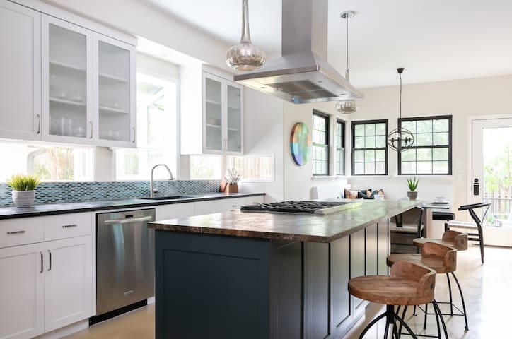 Modern Retreat Minutes from Downtown and Ladybird